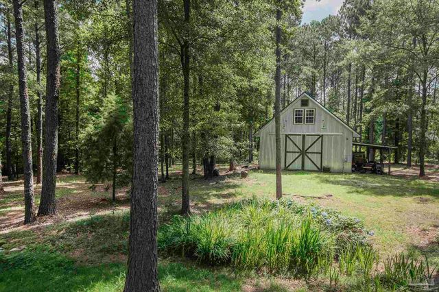 151 Mockingbird Ln, Atmore, AL 36502
