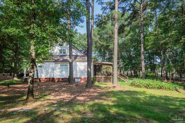 151 Mockingbird Ln, Atmore, AL 36502