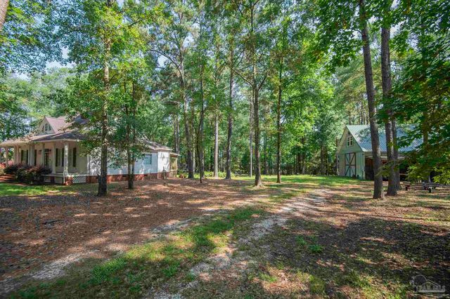 151 Mockingbird Ln, Atmore, AL 36502