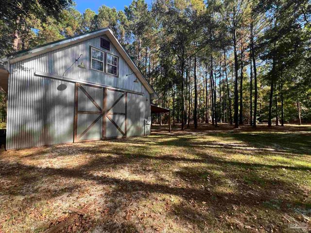 151 Mockingbird Ln, Atmore, AL 36502