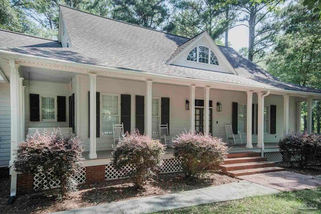 151 Mockingbird Ln, Atmore, AL 36502