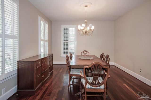 151 Mockingbird Ln, Atmore, AL 36502