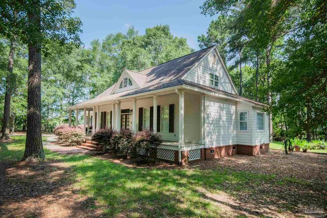 151 Mockingbird Ln, Atmore, AL 36502