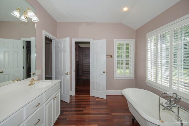 151 Mockingbird Ln, Atmore, AL 36502