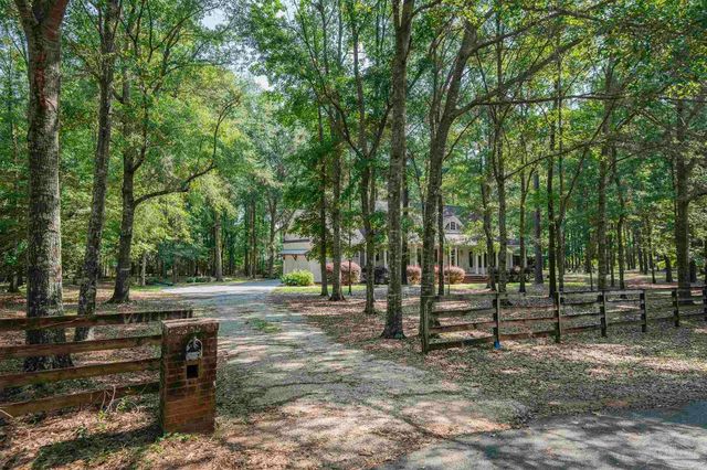 151 Mockingbird Ln, Atmore, AL 36502