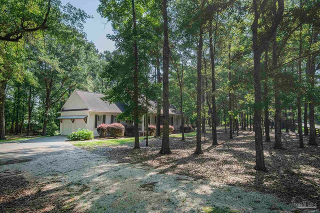 151 Mockingbird Ln, Atmore, AL 36502