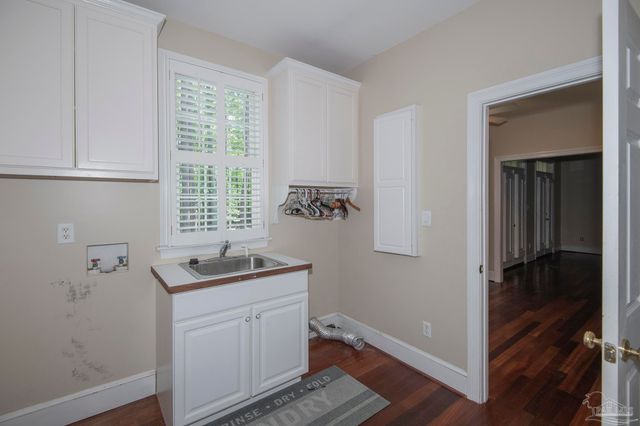 151 Mockingbird Ln, Atmore, AL 36502