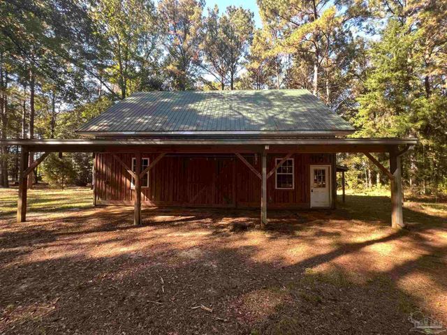 151 Mockingbird Ln, Atmore, AL 36502