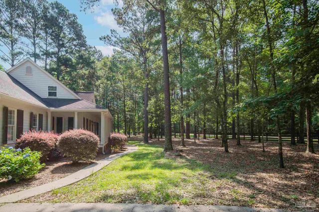 151 Mockingbird Ln, Atmore, AL 36502
