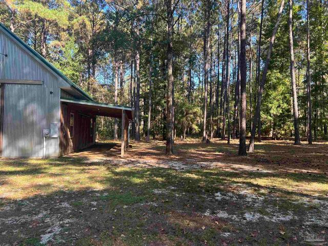 151 Mockingbird Ln, Atmore, AL 36502