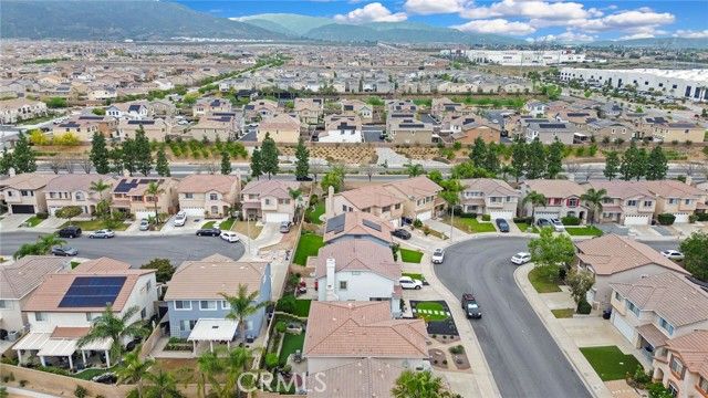 5744 Tamarisk Way, Fontana, CA 92336