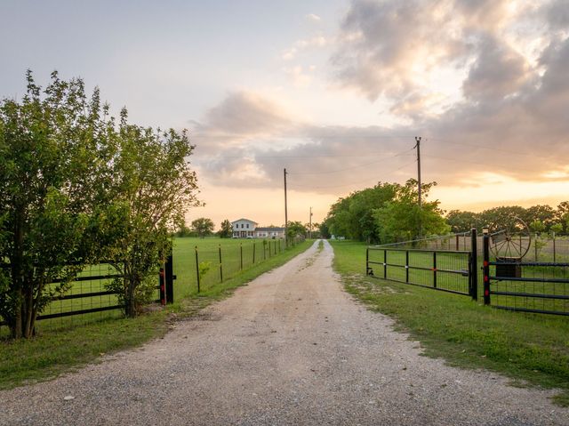503 Oak Knoll Lane, Elm Mott, TX 76640