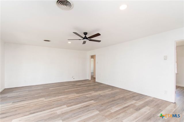 1305 Fairway Drive, Belton, TX 76513