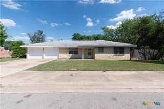 1305 Fairway Drive, Belton, TX 76513