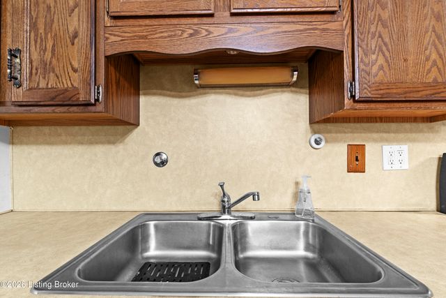 2818 Tyson Pl, Louisville, KY 40218