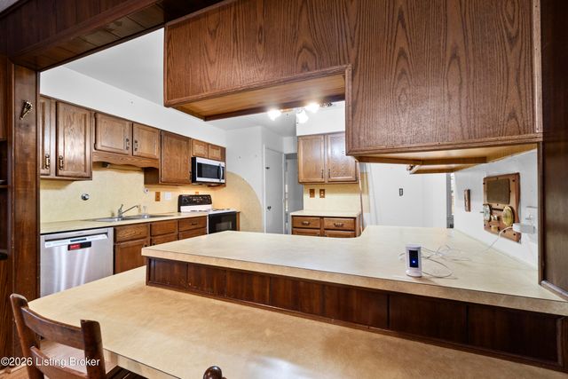 2818 Tyson Pl, Louisville, KY 40218