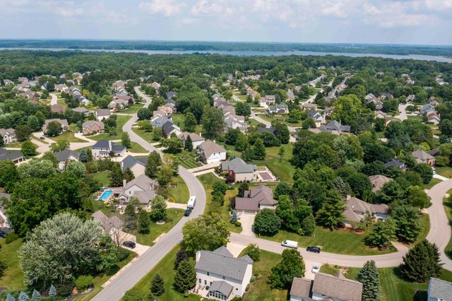 2567 Carmel Drive, Lewis Center, OH 43035