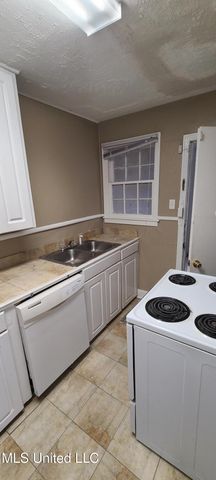 327 Decelle Street, B, Jackson, MS 39216