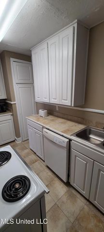 327 Decelle Street, B, Jackson, MS 39216