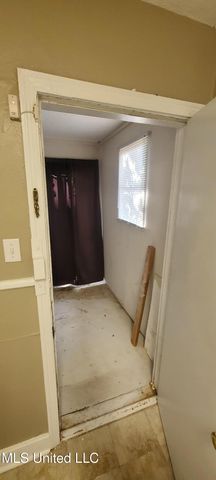 327 Decelle Street, B, Jackson, MS 39216