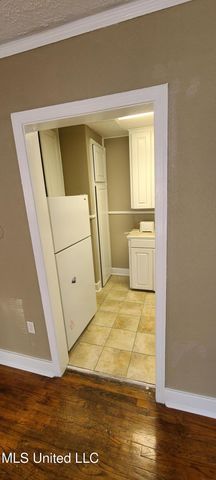 327 Decelle Street, B, Jackson, MS 39216