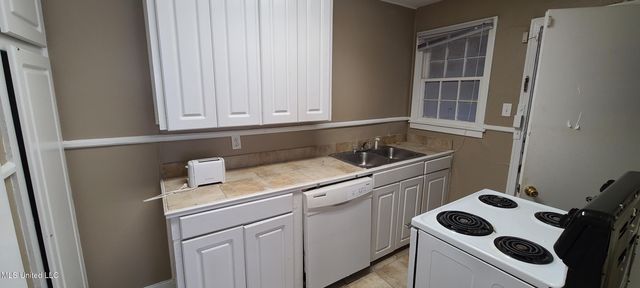 327 Decelle Street, B, Jackson, MS 39216