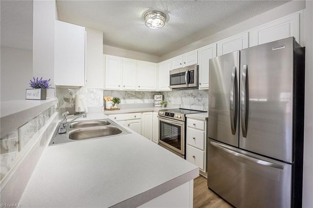 221 Ivy Glen Court, Winston-salem, NC 27127