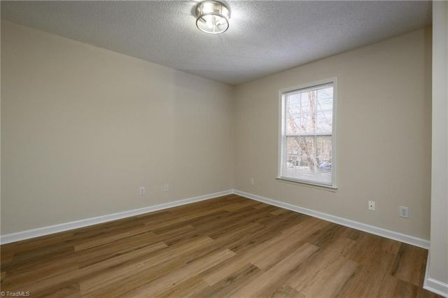 221 Ivy Glen Court, Winston-salem, NC 27127