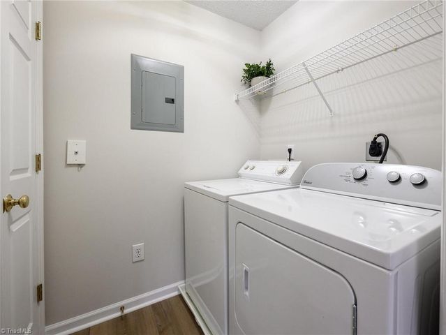 221 Ivy Glen Court, Winston-salem, NC 27127