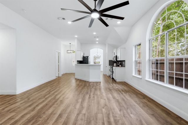 906 Oak Street, Mckinney, TX 75069