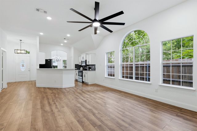 906 Oak Street, Mckinney, TX 75069