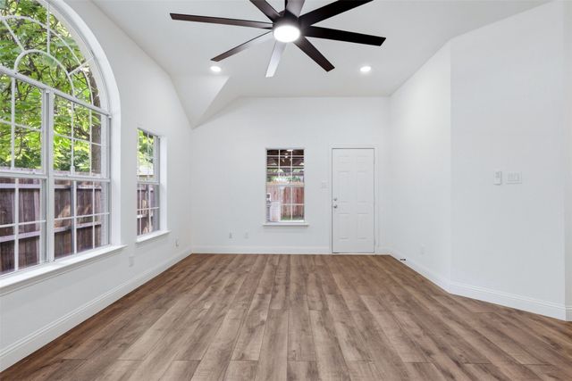 906 Oak Street, Mckinney, TX 75069