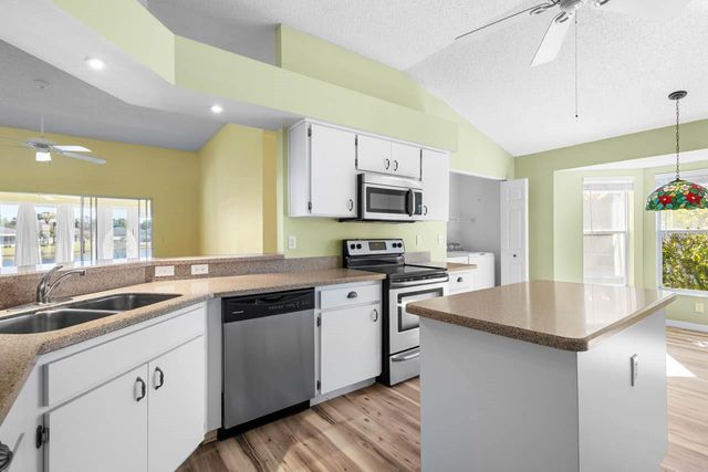 811 STAFFORDSHIRE LANE, Sun City Center, FL 33573