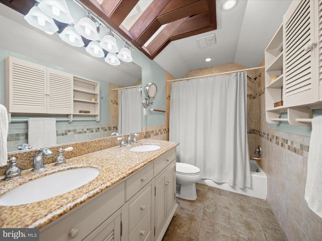 6310 POE RD, Bethesda, MD 20817