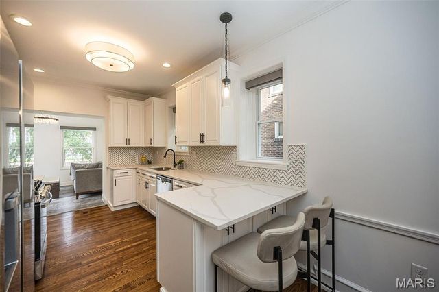 6946 Pershing Avenue, University City, MO 63130