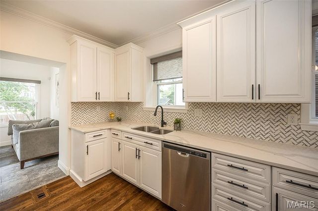 6946 Pershing Avenue, University City, MO 63130