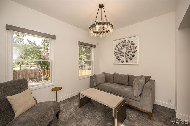 6946 Pershing Avenue, University City, MO 63130