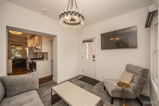 6946 Pershing Avenue, University City, MO 63130