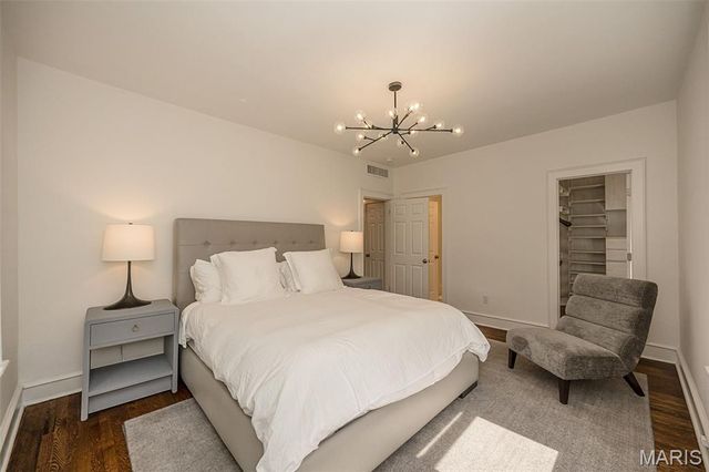 6946 Pershing Avenue, University City, MO 63130