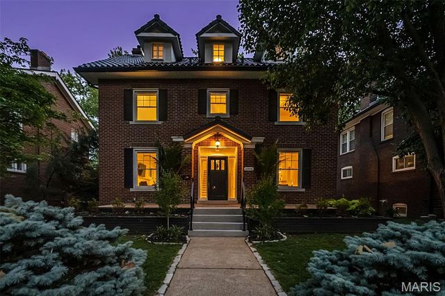 6946 Pershing Avenue, University City, MO 63130