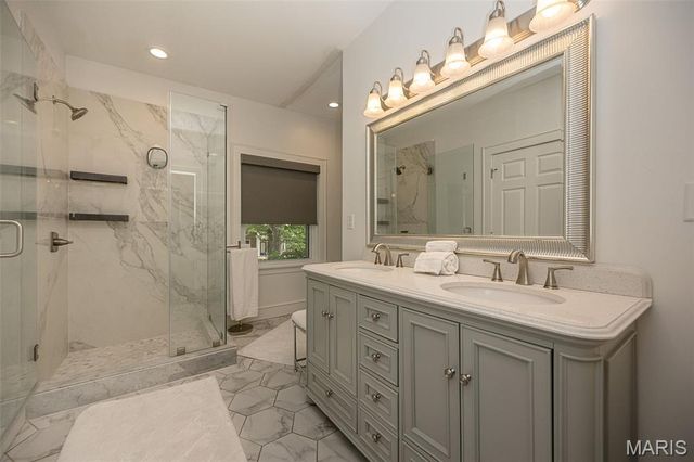 6946 Pershing Avenue, University City, MO 63130