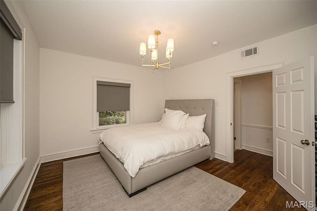 6946 Pershing Avenue, University City, MO 63130