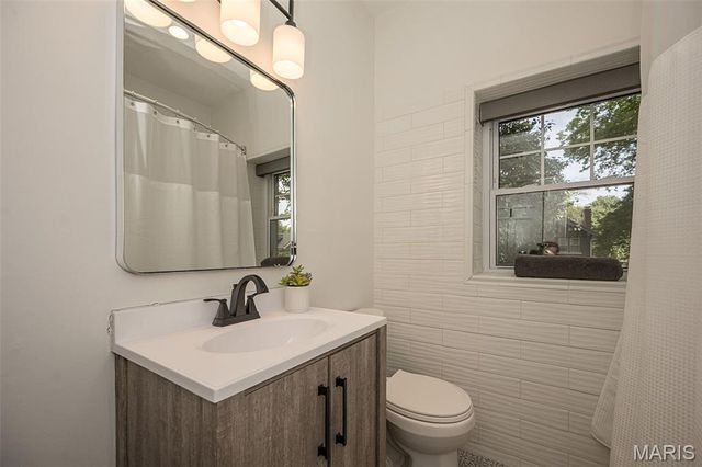 6946 Pershing Avenue, University City, MO 63130