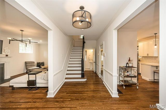 6946 Pershing Avenue, University City, MO 63130