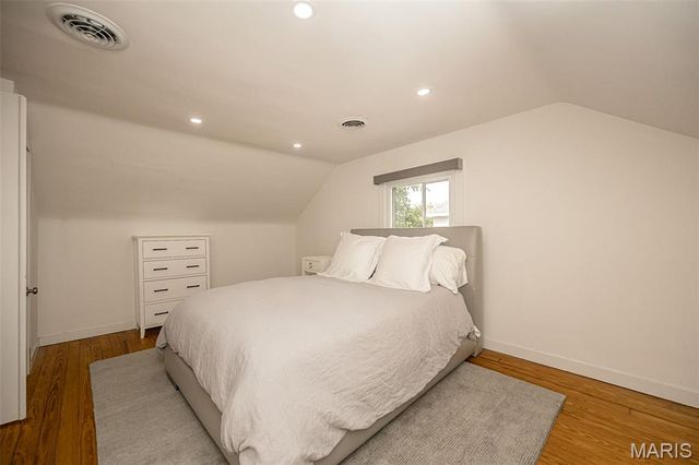 6946 Pershing Avenue, University City, MO 63130