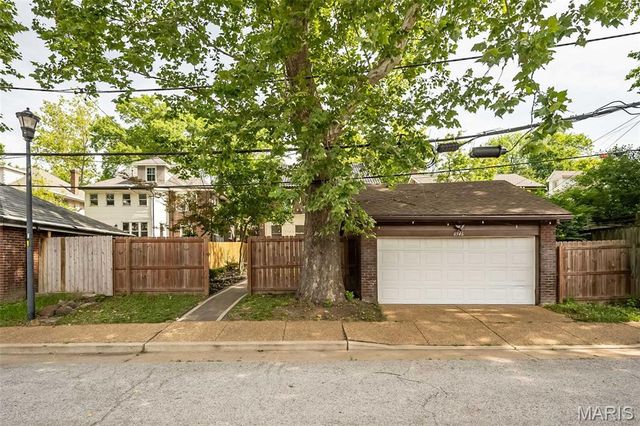 6946 Pershing Avenue, University City, MO 63130