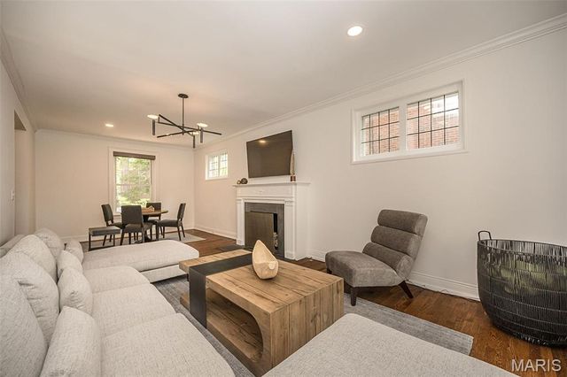 6946 Pershing Avenue, University City, MO 63130
