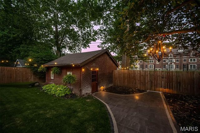 6946 Pershing Avenue, University City, MO 63130