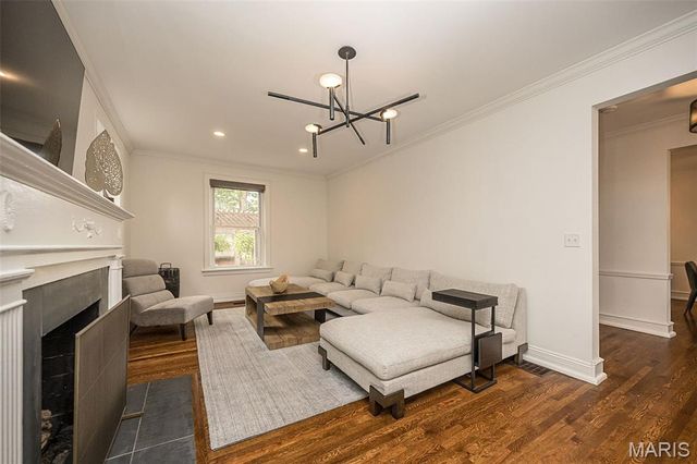 6946 Pershing Avenue, University City, MO 63130