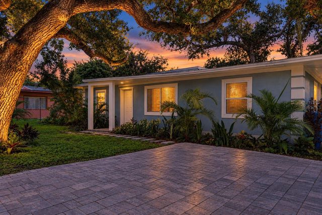 1112 SUNSET AVENUE, Nokomis, FL 34275